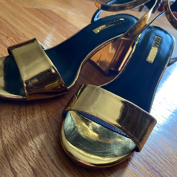 Liliana gold block heels 7.5 shoe size - Picture 10 of 11